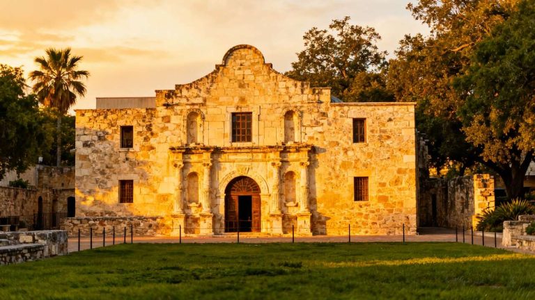 Visit the Alamo: discover the Historic Texas Fort Symbolizing American Independence